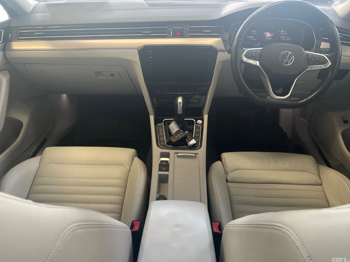 Volkswagen Passat Estate, Diesel, 2022, Blue