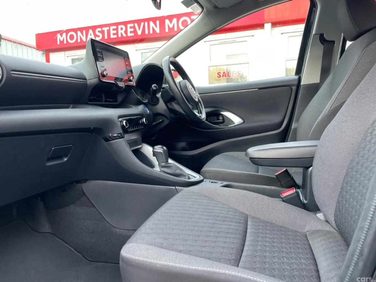Toyota Yaris Hatchback, Petrol Hybrid, 2023, Black