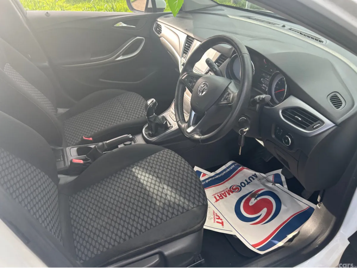 Opel Astra Hatchback, Diesel, 2018, White