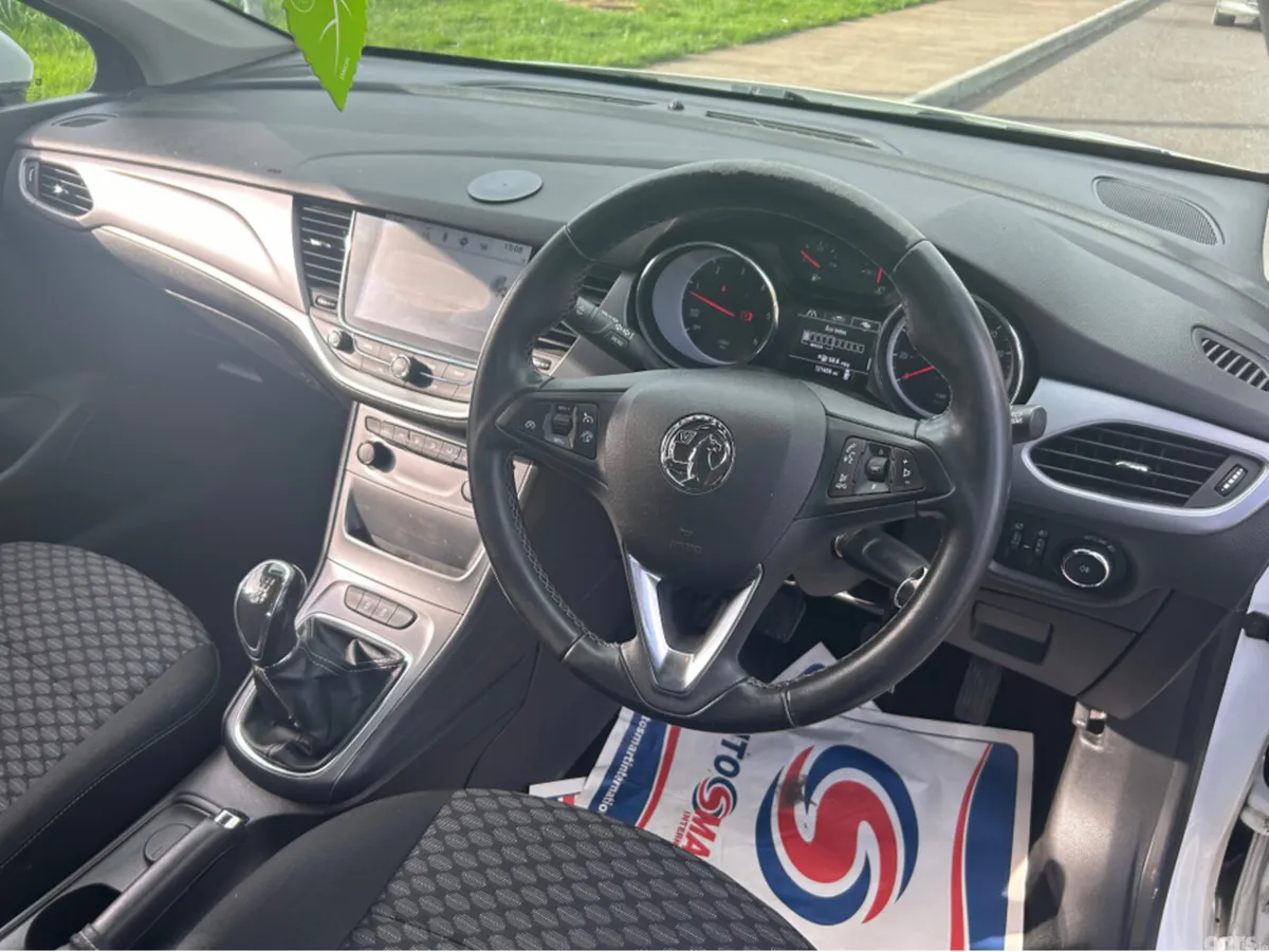 Opel Astra Hatchback, Diesel, 2018, White