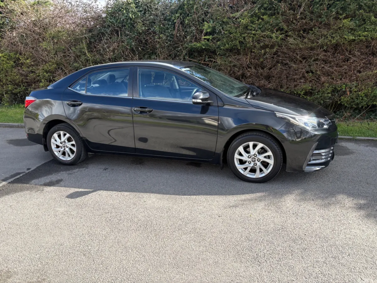 Toyota Corolla Saloon, Petrol, 2017, Black