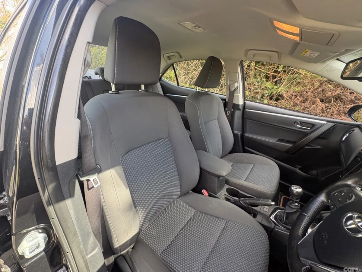 Toyota Corolla Saloon, Petrol, 2017, Black