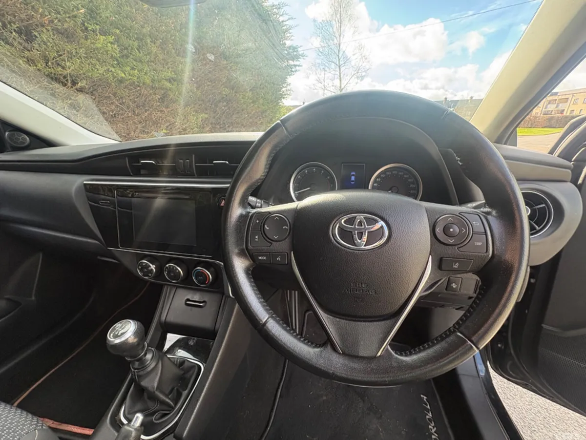 Toyota Corolla Saloon, Petrol, 2017, Black