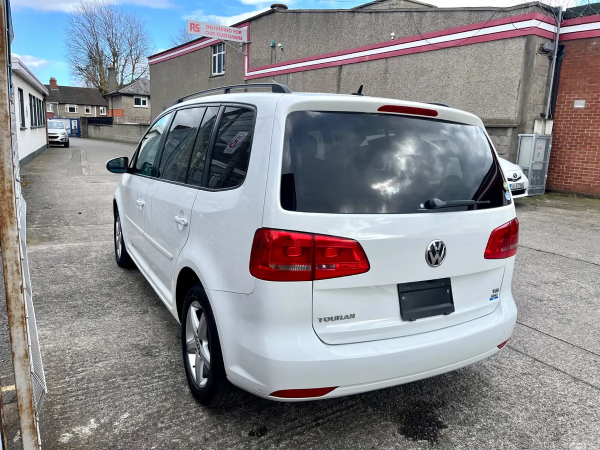 Volkswagen Touran MPV, Petrol, 2015, White