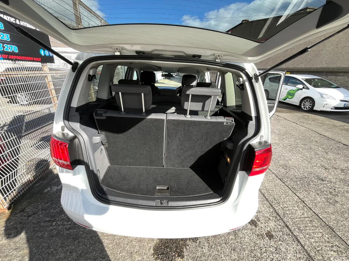 Volkswagen Touran MPV, Petrol, 2015, White