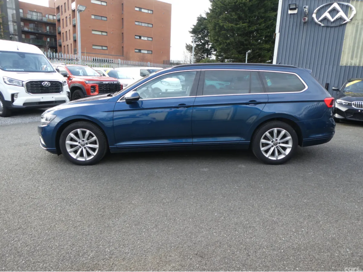 Volkswagen Passat Estate, Diesel, 2021, Blue