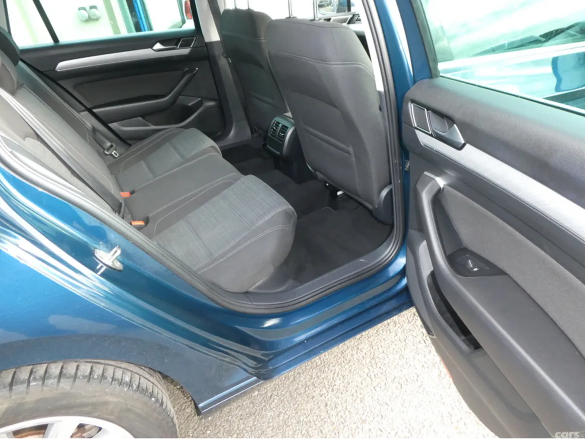 Volkswagen Passat Estate, Diesel, 2021, Blue