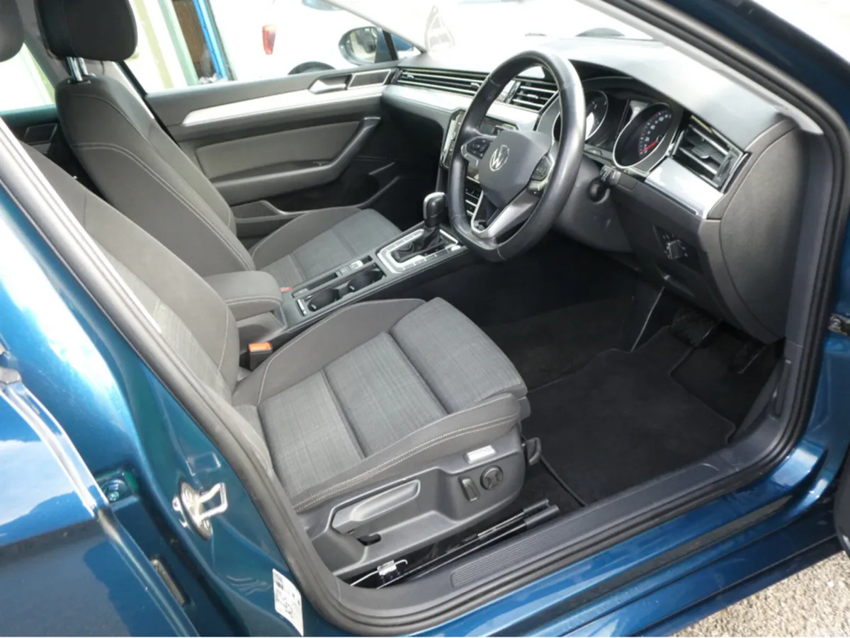 Volkswagen Passat Estate, Diesel, 2021, Blue