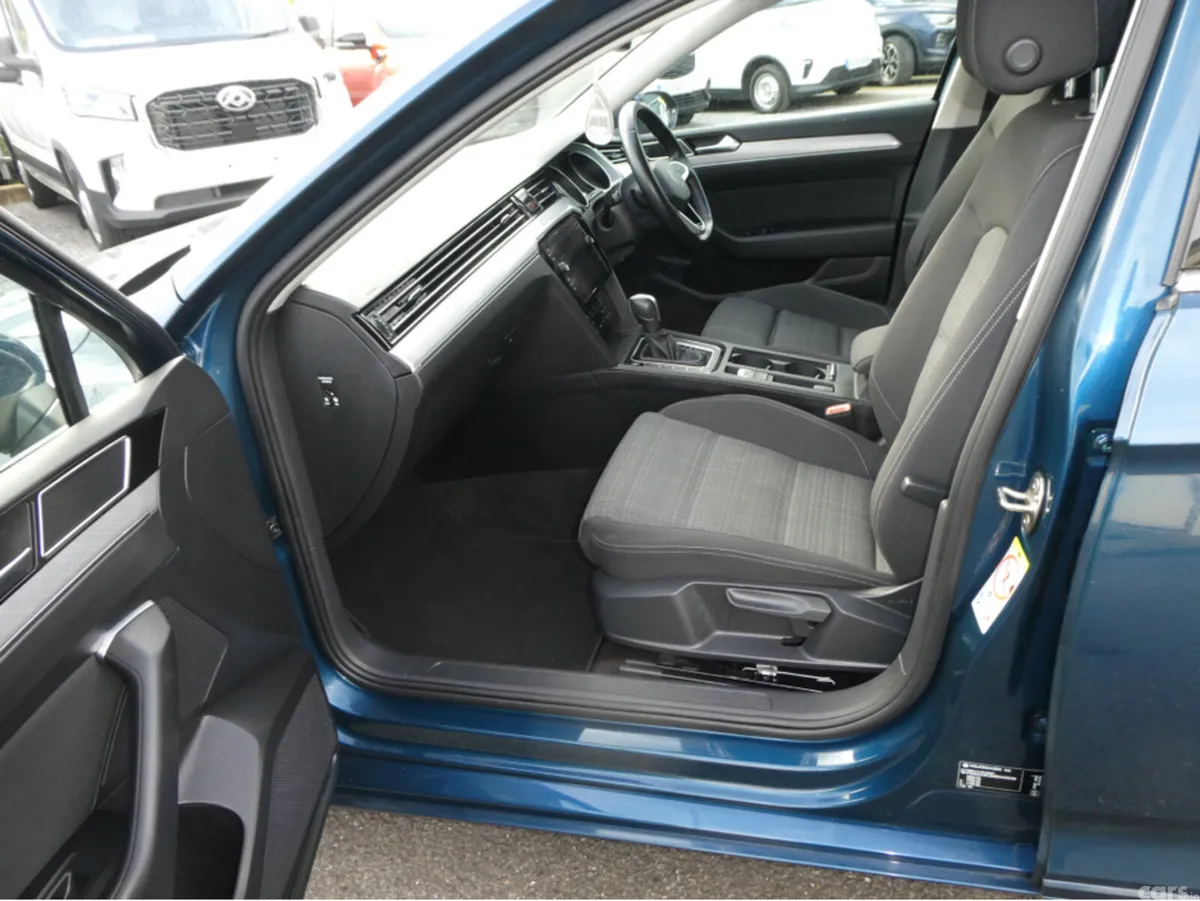 Volkswagen Passat Estate, Diesel, 2021, Blue