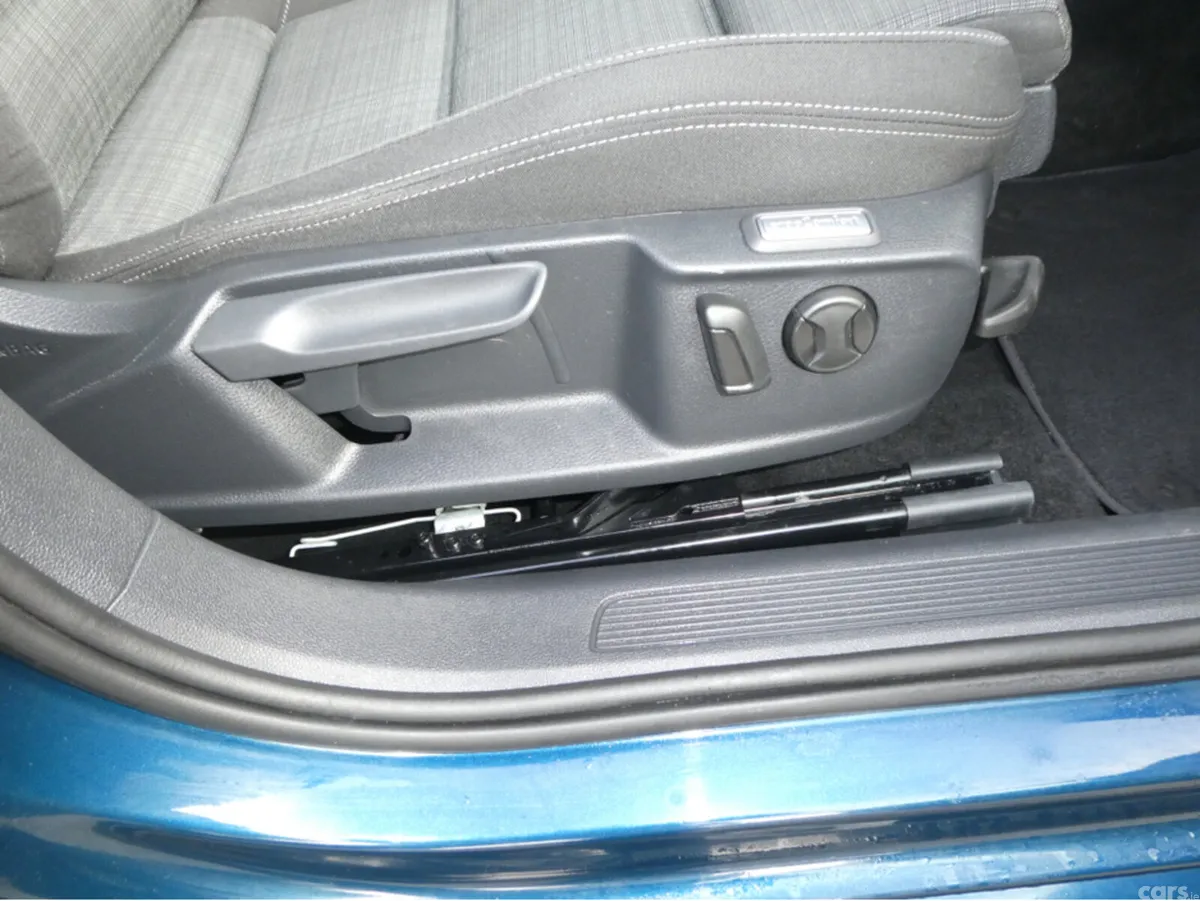 Volkswagen Passat Estate, Diesel, 2021, Blue