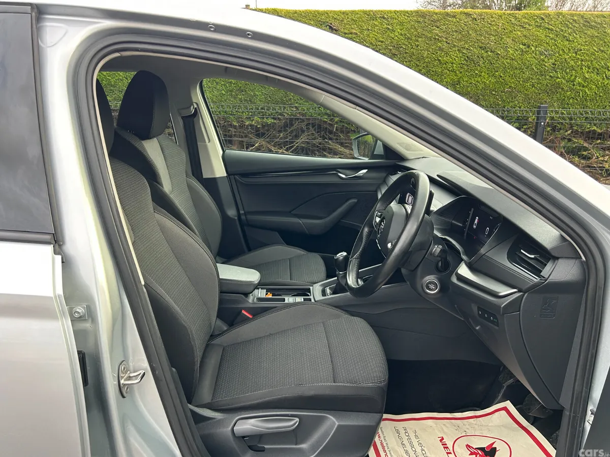 Skoda Octavia Saloon, Diesel, 2022, Silver