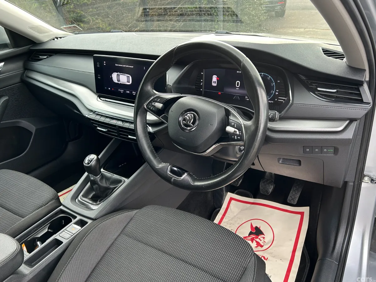 Skoda Octavia Saloon, Diesel, 2022, Silver