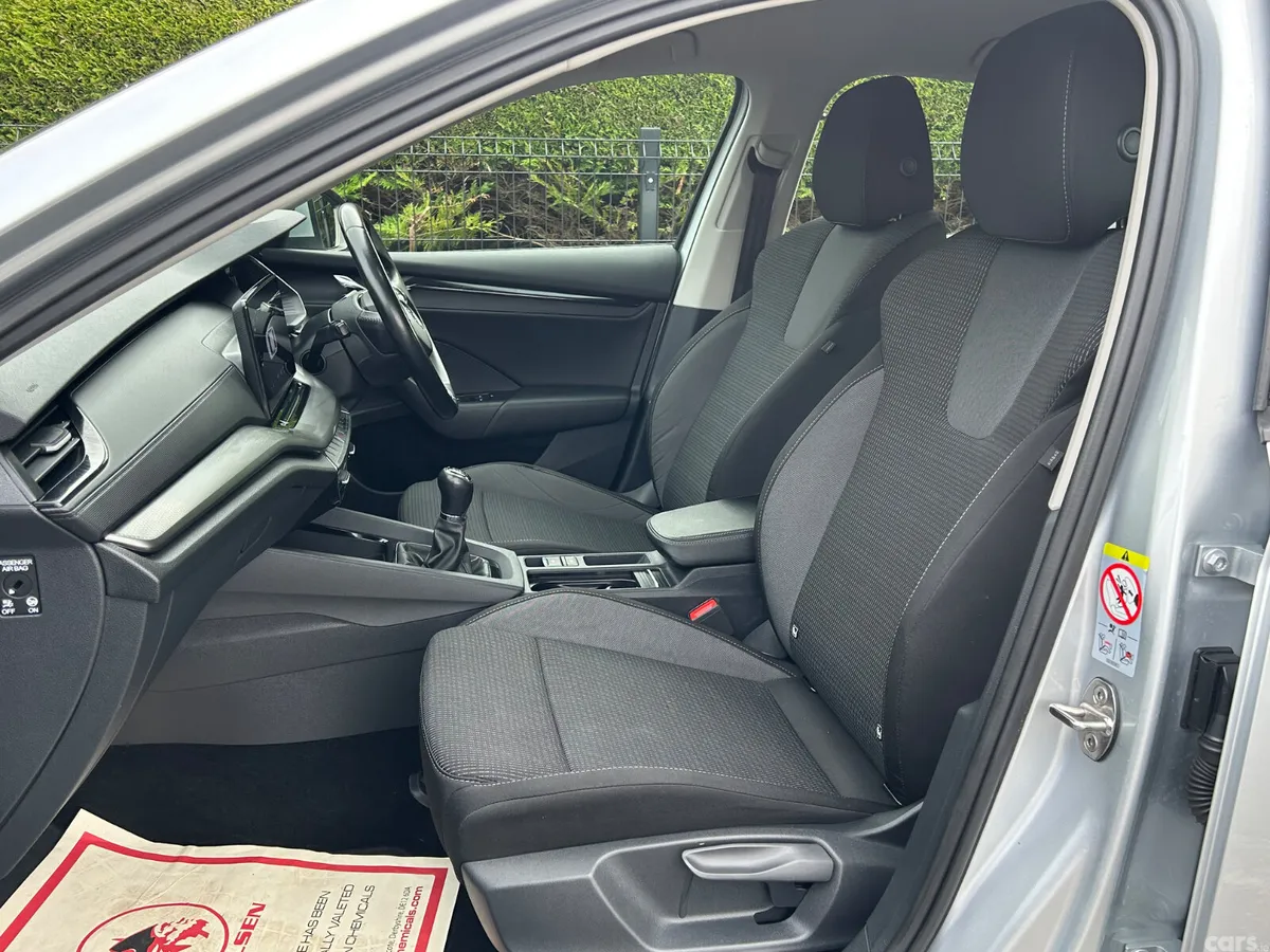 Skoda Octavia Saloon, Diesel, 2022, Silver
