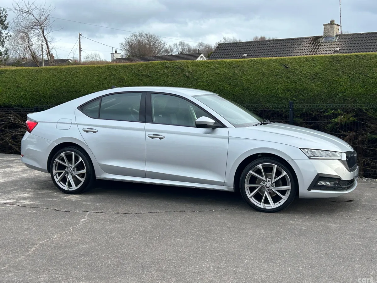Skoda Octavia Saloon, Diesel, 2022, Silver