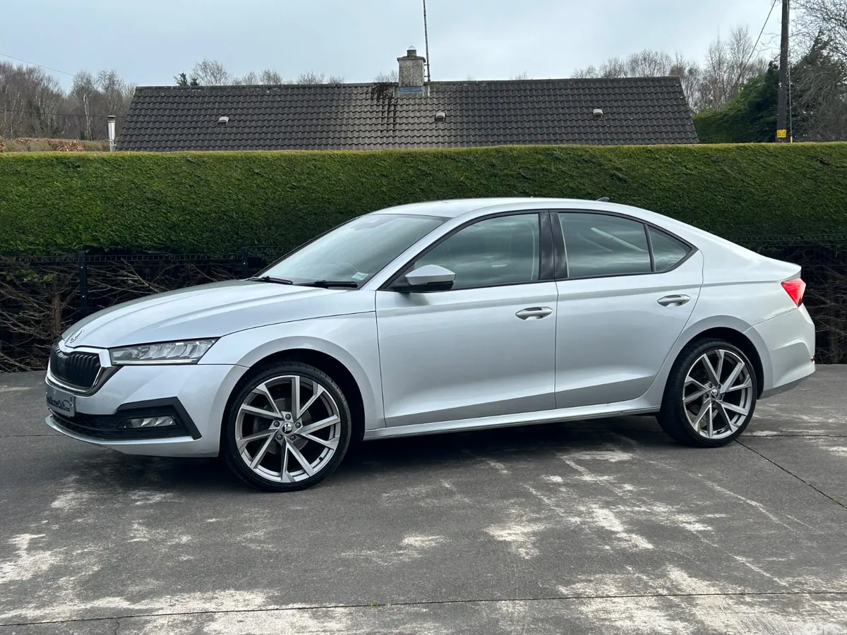 Skoda Octavia Saloon, Diesel, 2022, Silver