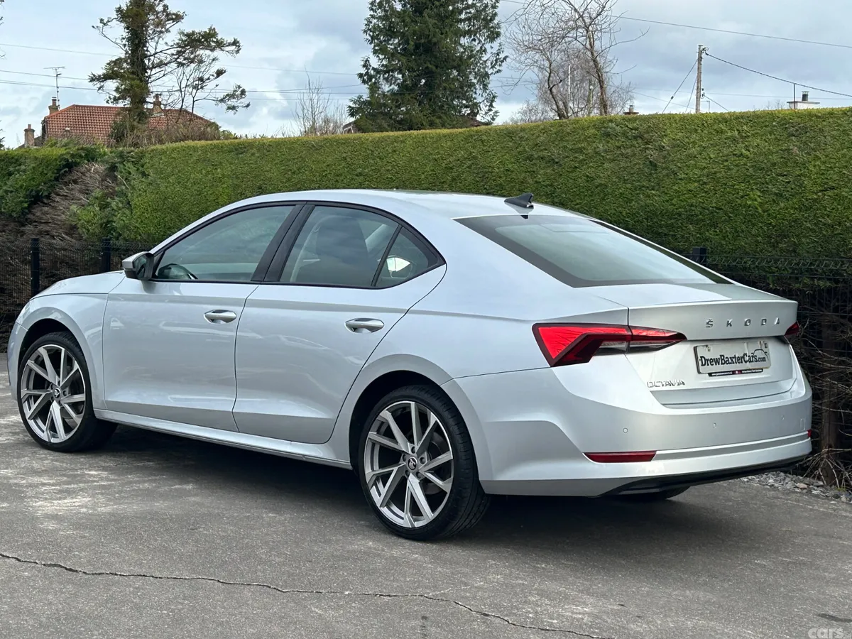 Skoda Octavia Saloon, Diesel, 2022, Silver