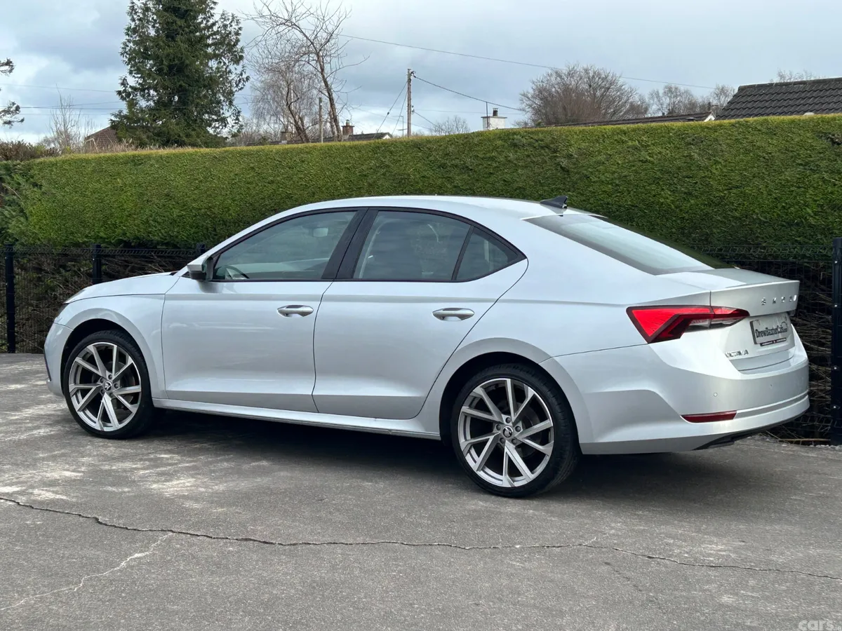 Skoda Octavia Saloon, Diesel, 2022, Silver