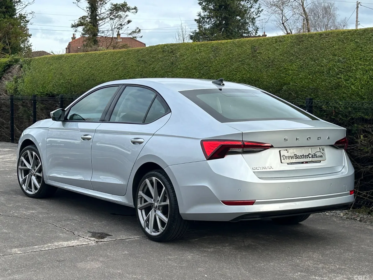 Skoda Octavia Saloon, Diesel, 2022, Silver