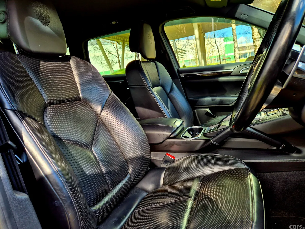 Porsche Cayenne SUV, Petrol, 2017, Black
