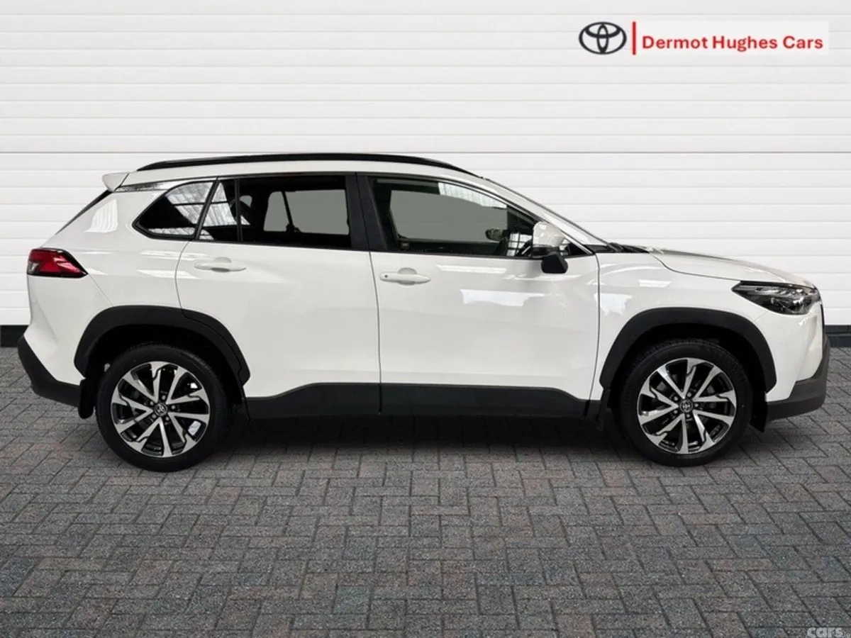 Toyota Corolla Cross Hatchback, Petrol Hybrid, 2023, White
