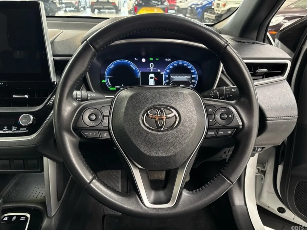 Toyota Corolla Cross Hatchback, Petrol Hybrid, 2023, White