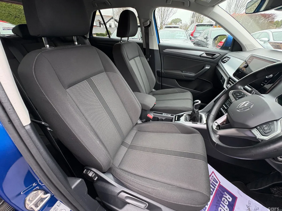 Volkswagen T-Roc SUV, Petrol, 2023, Blue