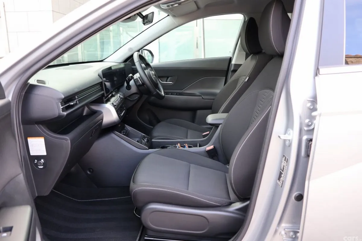Hyundai KONA MPV, Electric, 2024, Silver