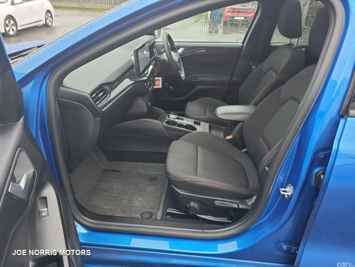 Ford Focus Hatchback, Diesel, 2022, Blue