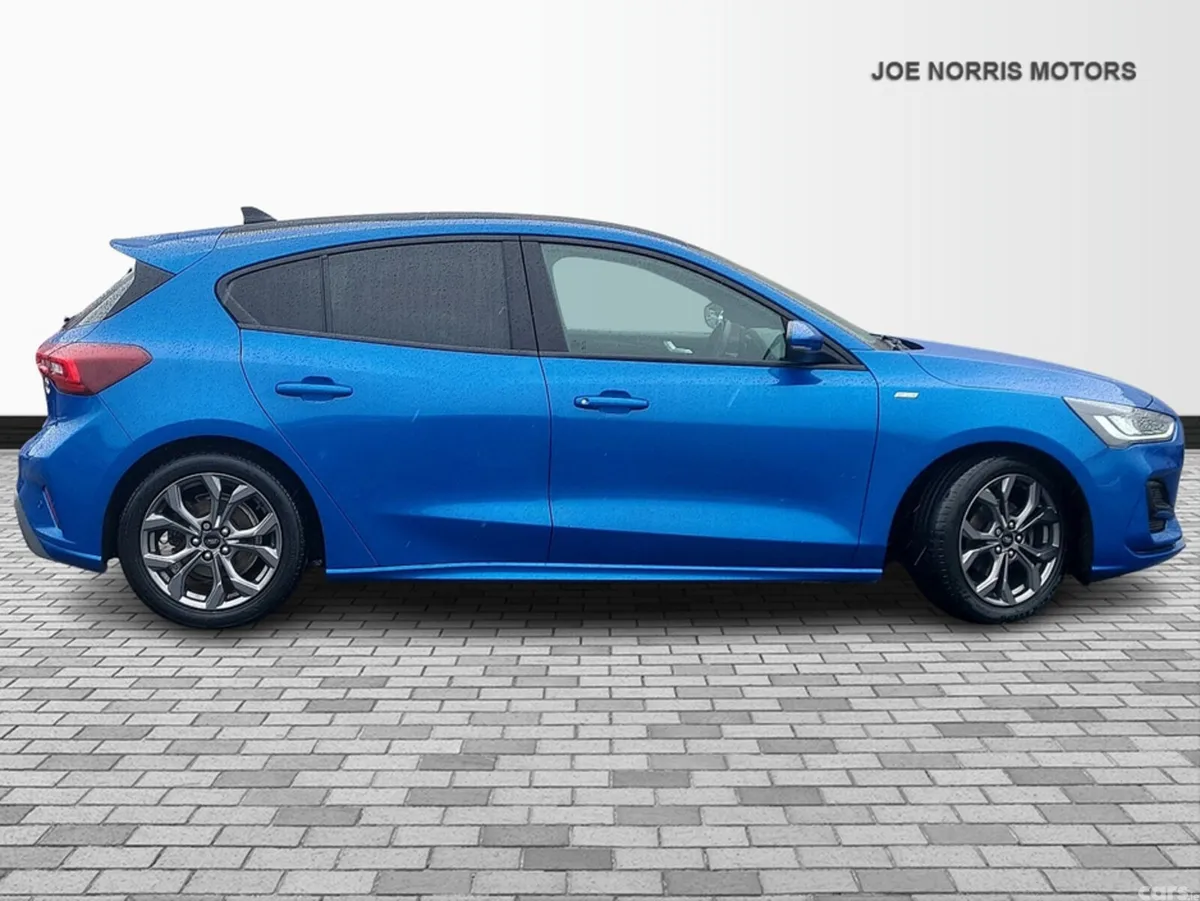 Ford Focus Hatchback, Diesel, 2022, Blue