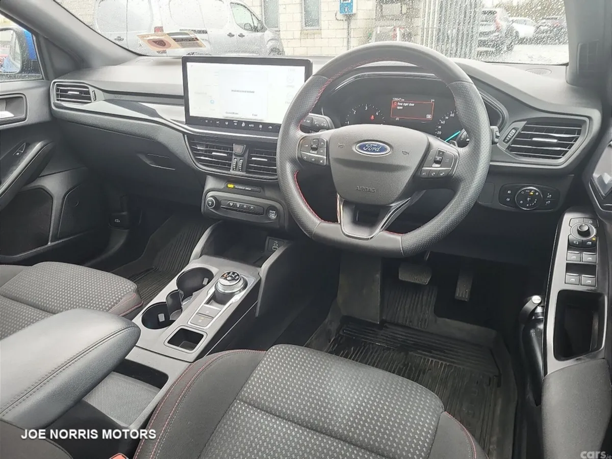 Ford Focus Hatchback, Diesel, 2022, Blue