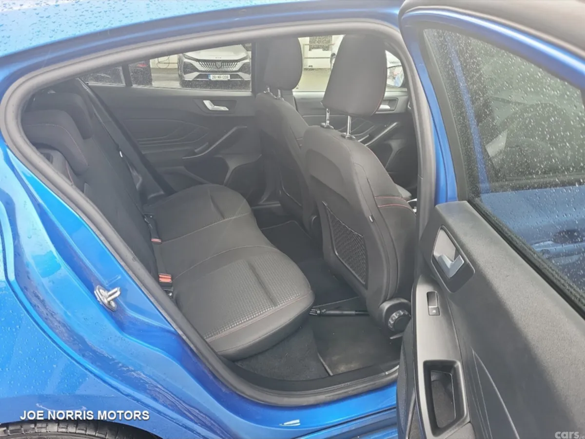 Ford Focus Hatchback, Diesel, 2022, Blue