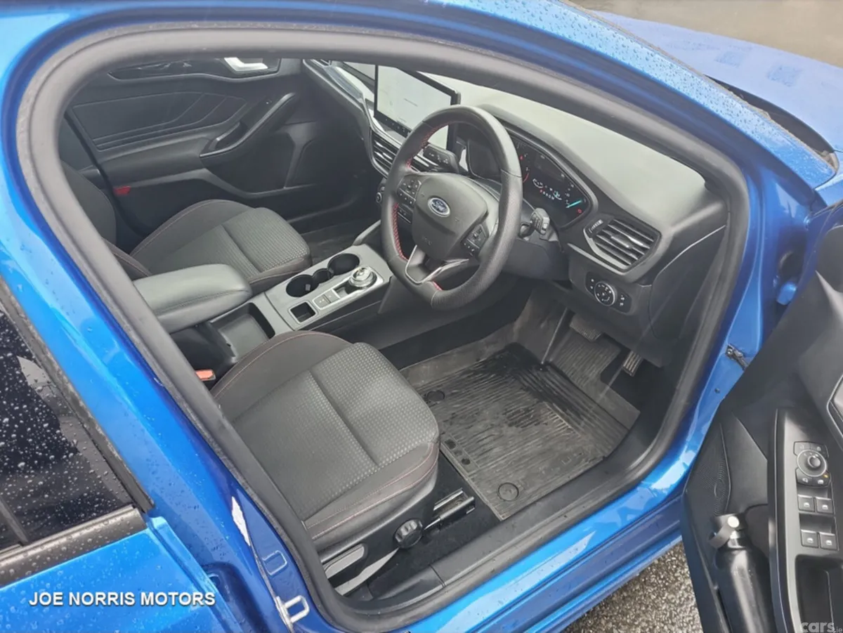 Ford Focus Hatchback, Diesel, 2022, Blue