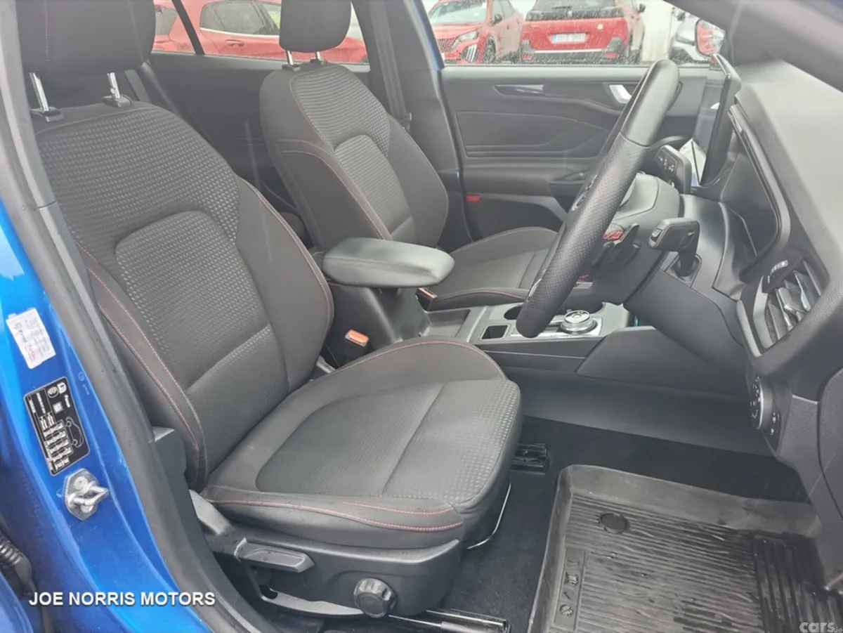 Ford Focus Hatchback, Diesel, 2022, Blue