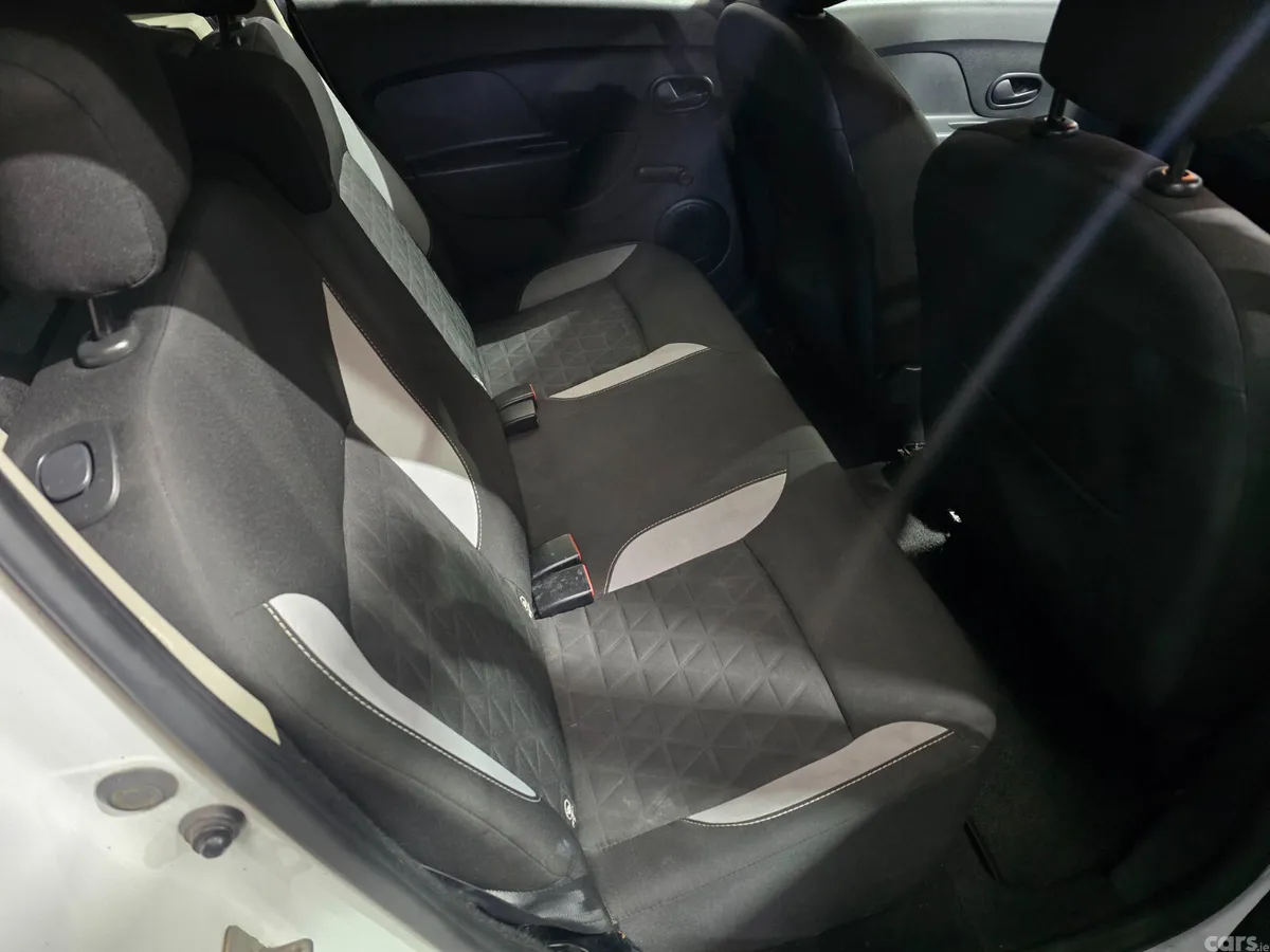 Dacia Sandero Stepway Hatchback, Diesel, 2015, White