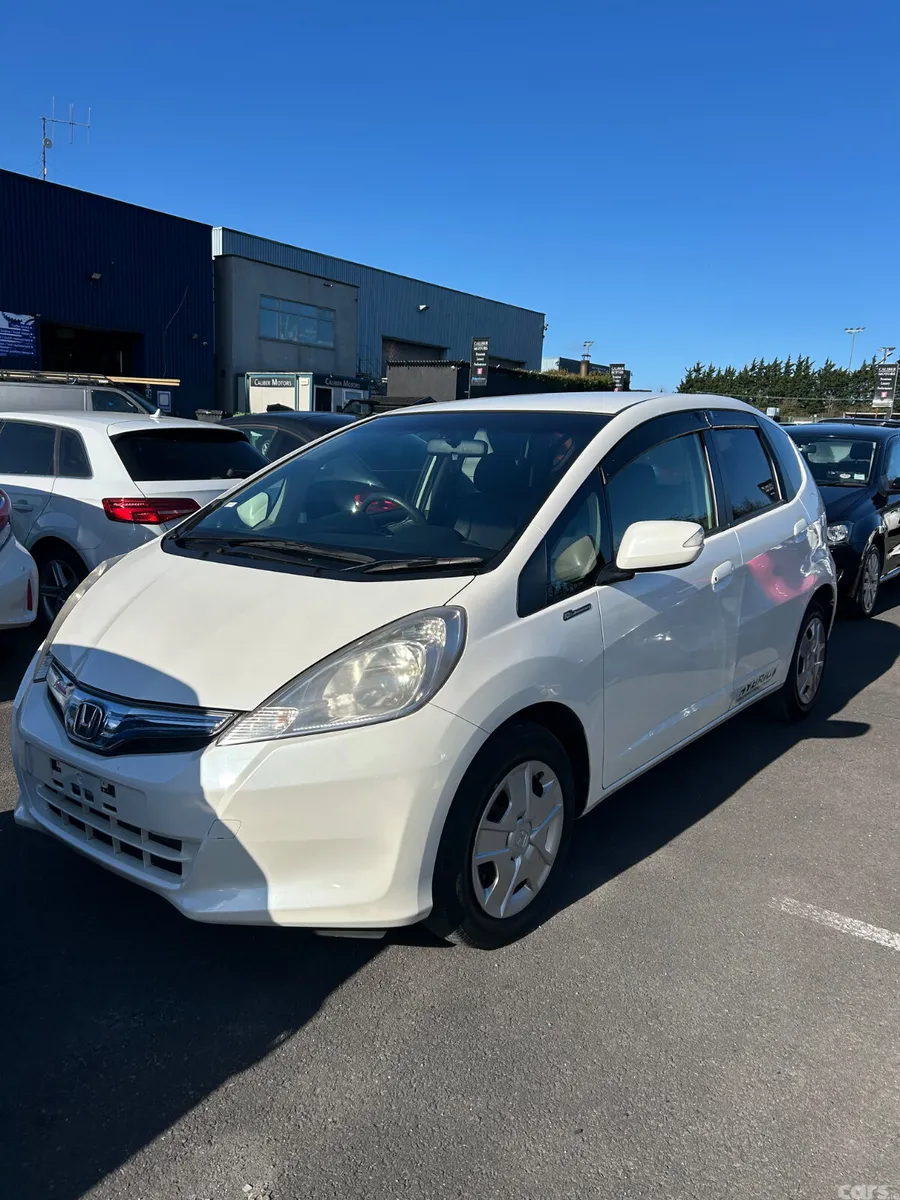 Honda Fit Hatchback, Petrol Hybrid, 2013, White