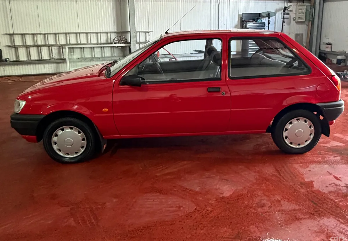 Ford Fiesta Hatchback, Petrol, 1994, Red