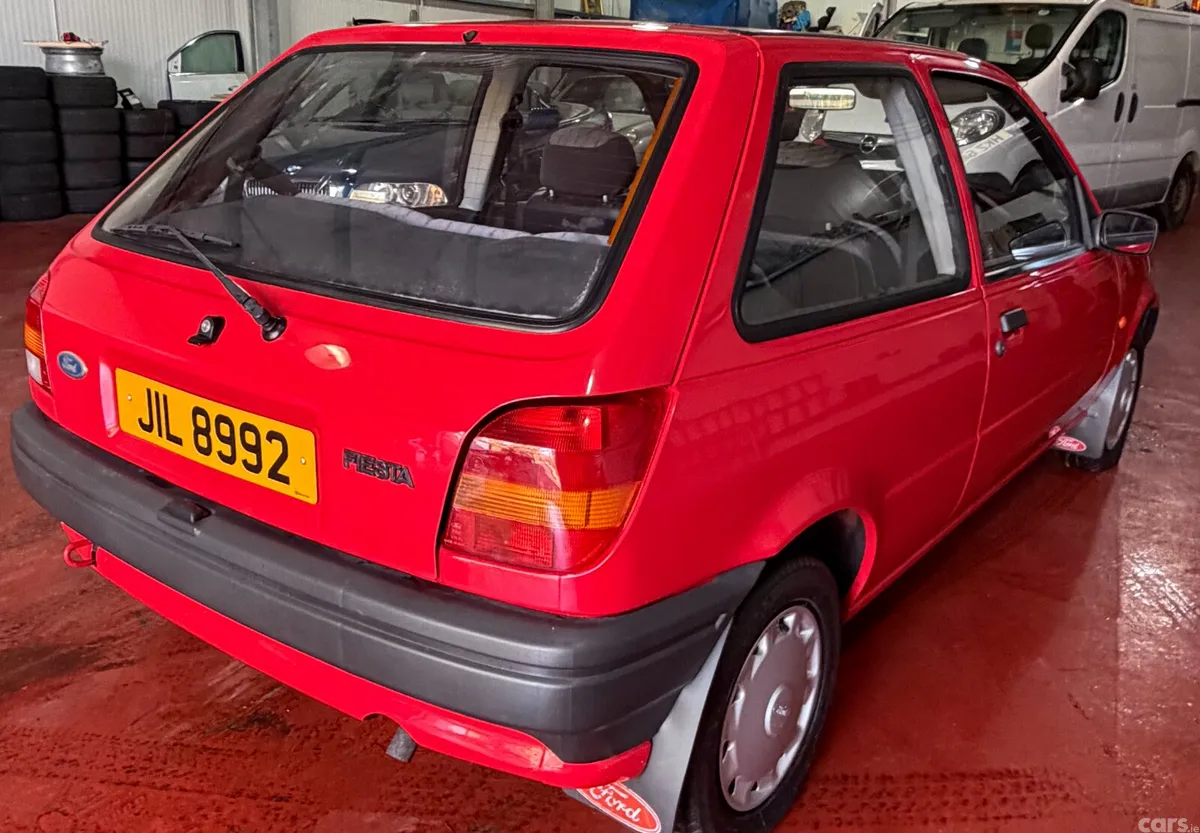 Ford Fiesta Hatchback, Petrol, 1994, Red