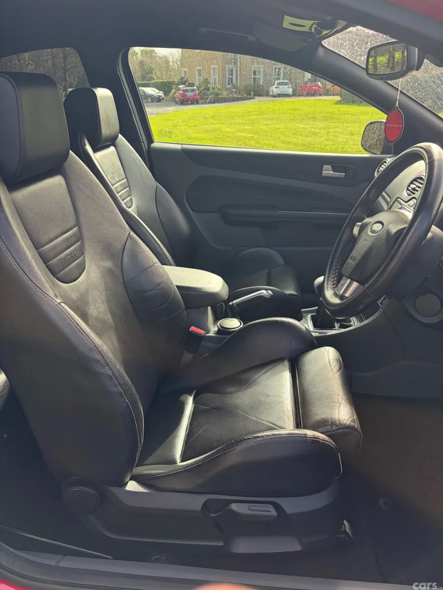 Ford Focus Hatchback, Petrol, 2008, Red