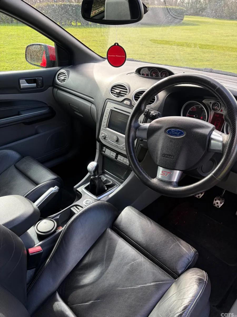 Ford Focus Hatchback, Petrol, 2008, Red