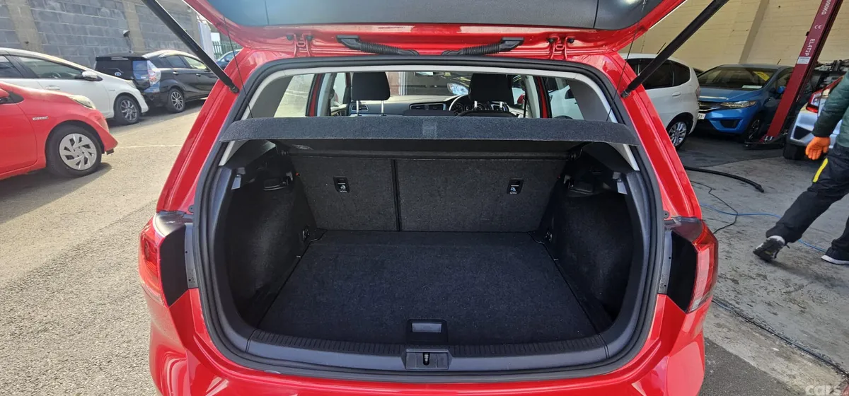 Volkswagen Golf Hatchback, Petrol, 2016, Red