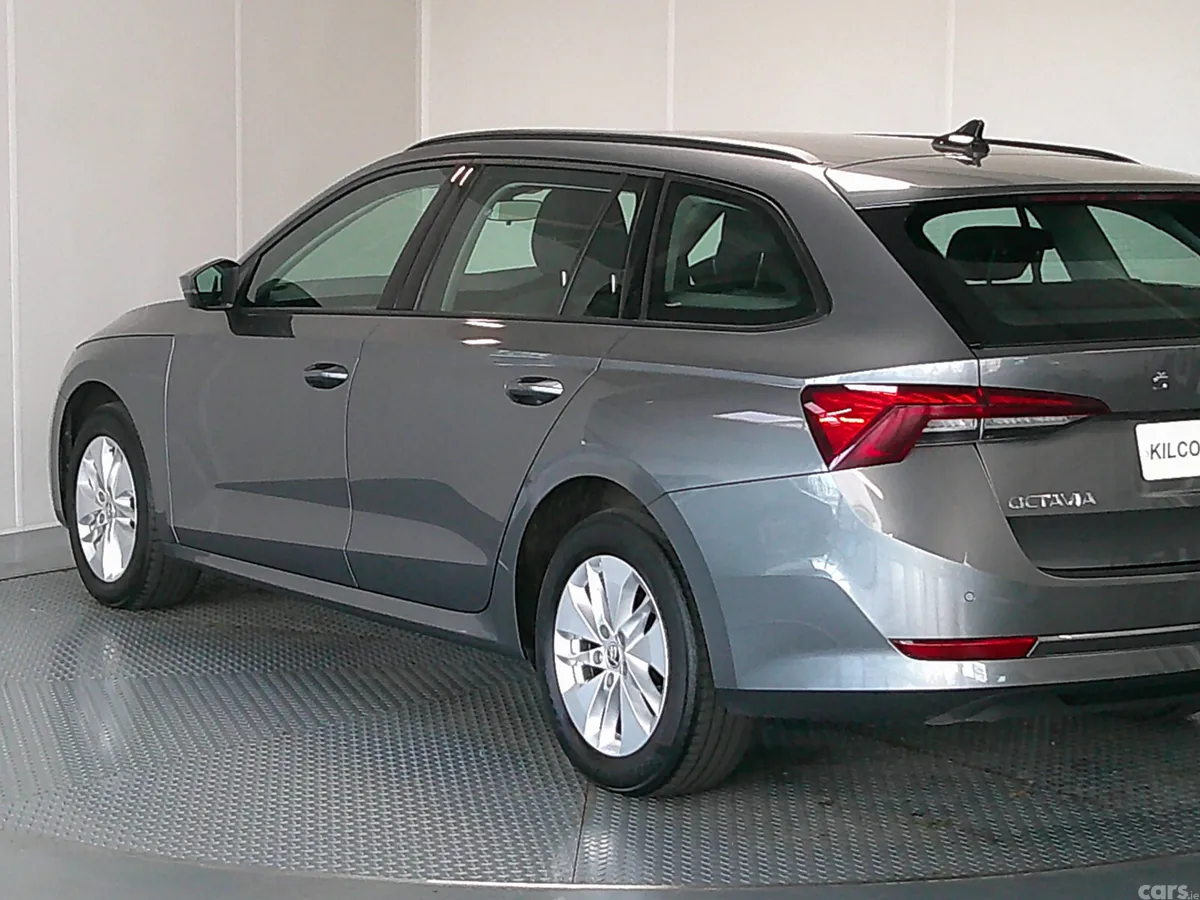 Skoda Octavia Estate, Diesel, 2023, Grey