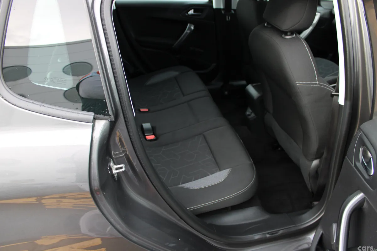 Peugeot 2008 Hatchback, Diesel, 2018, Grey
