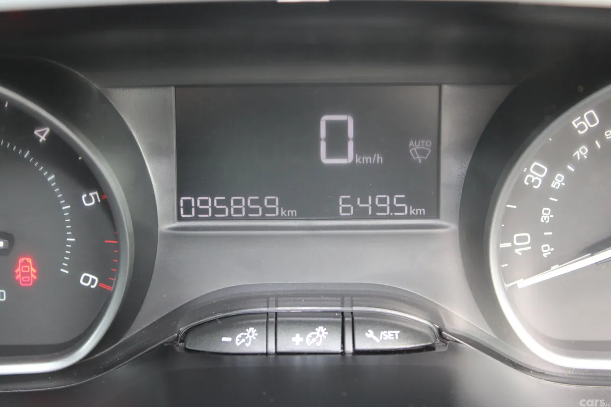 Peugeot 2008 Hatchback, Diesel, 2018, Grey