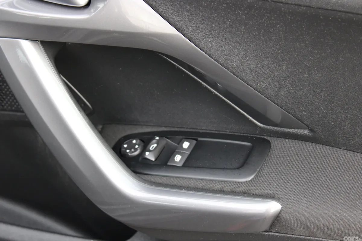 Peugeot 2008 Hatchback, Diesel, 2018, Grey