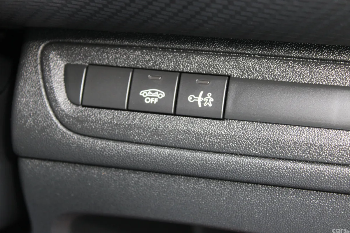 Peugeot 2008 Hatchback, Diesel, 2018, Grey