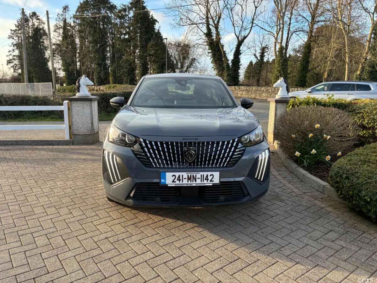 Peugeot 2008 MPV, Petrol, 2024, Grey