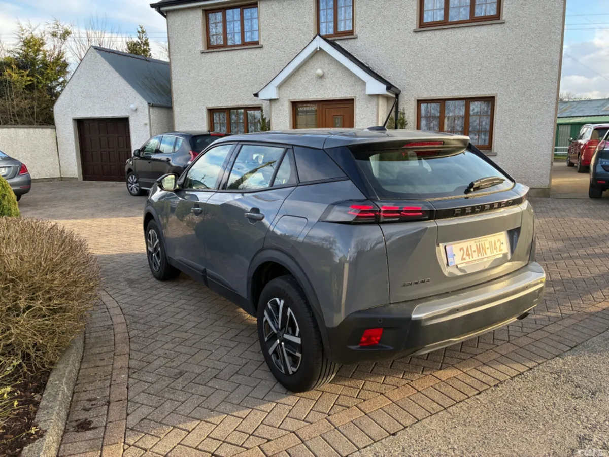 Peugeot 2008 MPV, Petrol, 2024, Grey