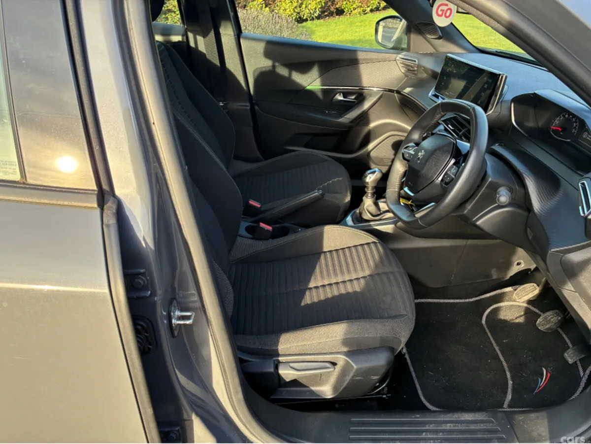 Peugeot 2008 MPV, Petrol, 2024, Grey