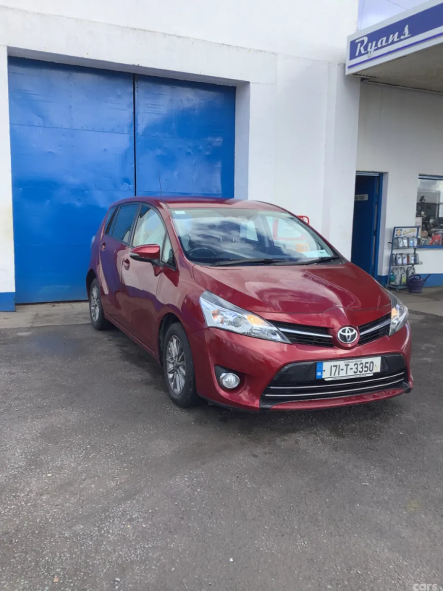 Toyota Verso MPV, Diesel, 2017, Red