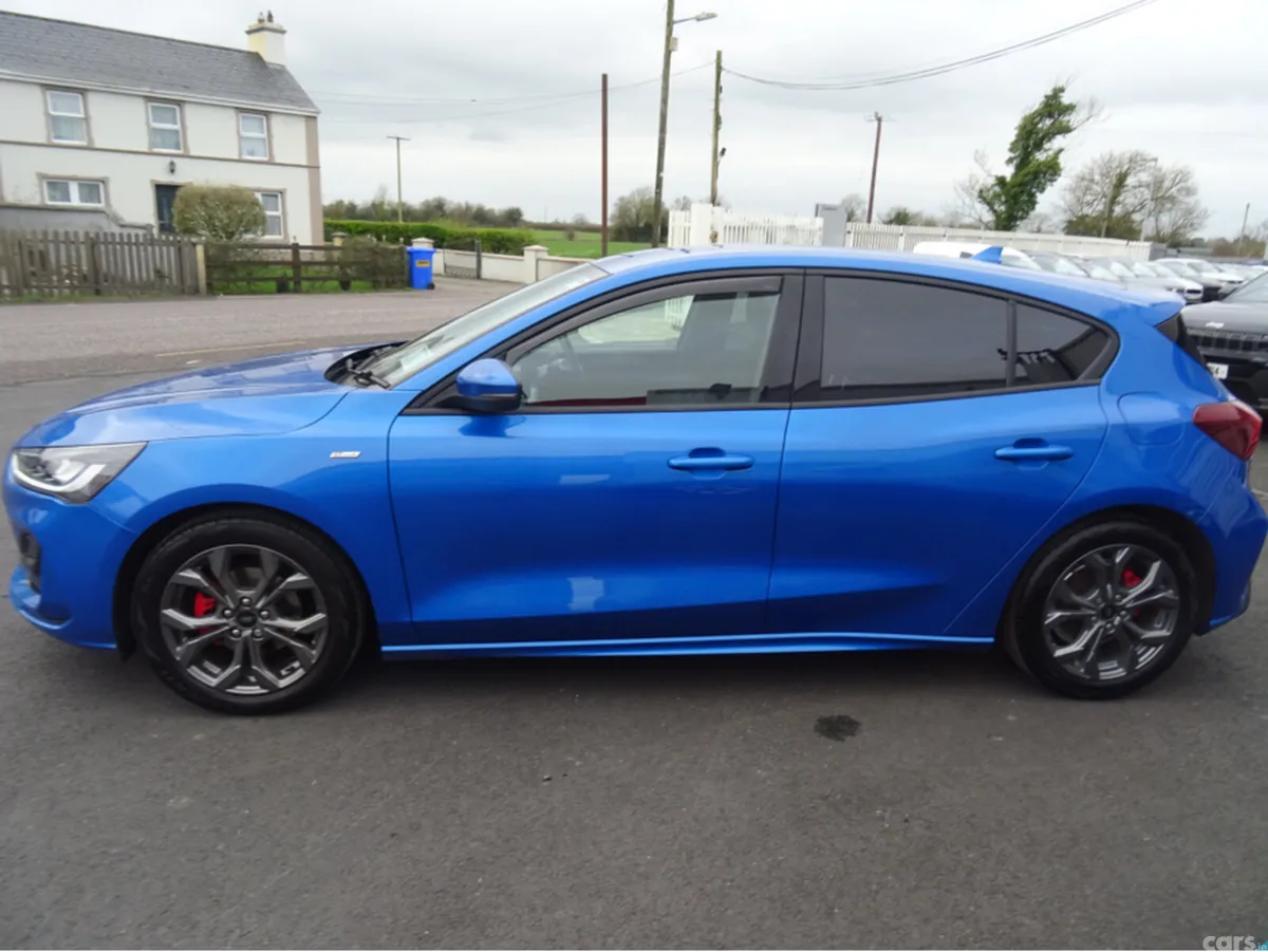Ford Focus Hatchback, Petrol Hybrid, 2023, Blue
